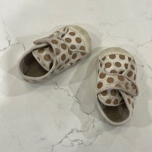 Nike baby polka dot flex shoes